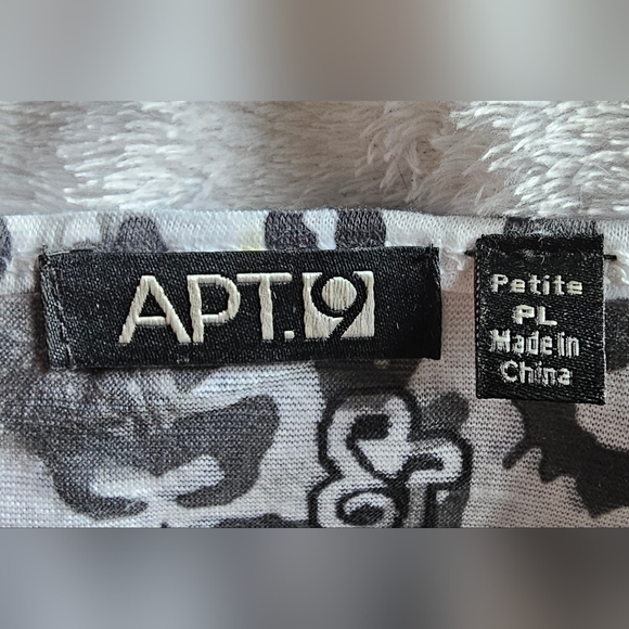 Apt. 9 Women's Black and White Floral Blouse With Silver Accents - Picture 3 of 4